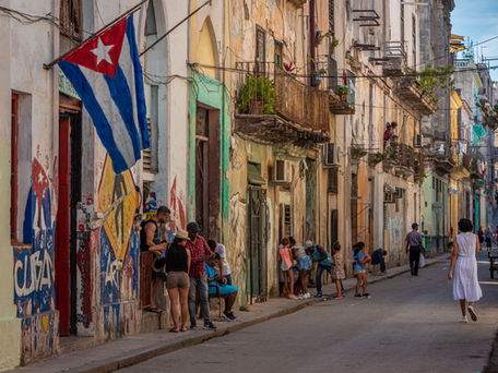 Návštěvnost Kuby se loni prudce propadla kvůli nedostatku potravin, paliv i energií