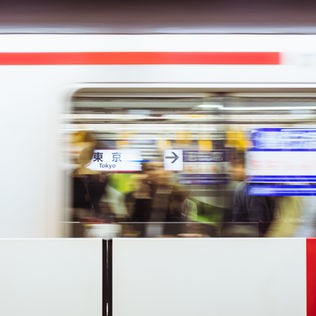 How to Add Motion Blur in Photoshop – Quick & Easy Guide with Examples