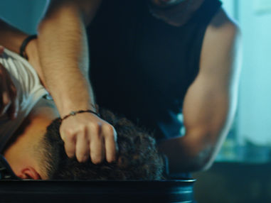 Вывезли в лес и угрожали оружием: в Петербурге задержана банда похитителей