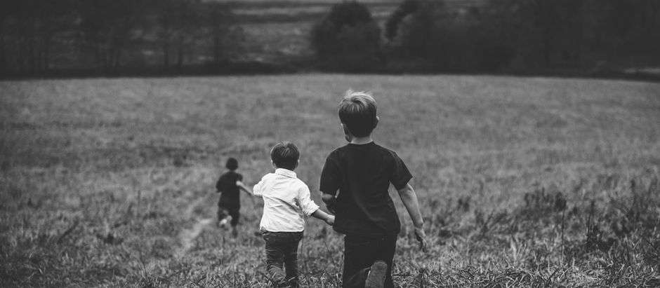 كيف تؤثر الطفولة على قراراتنا الحالية؟