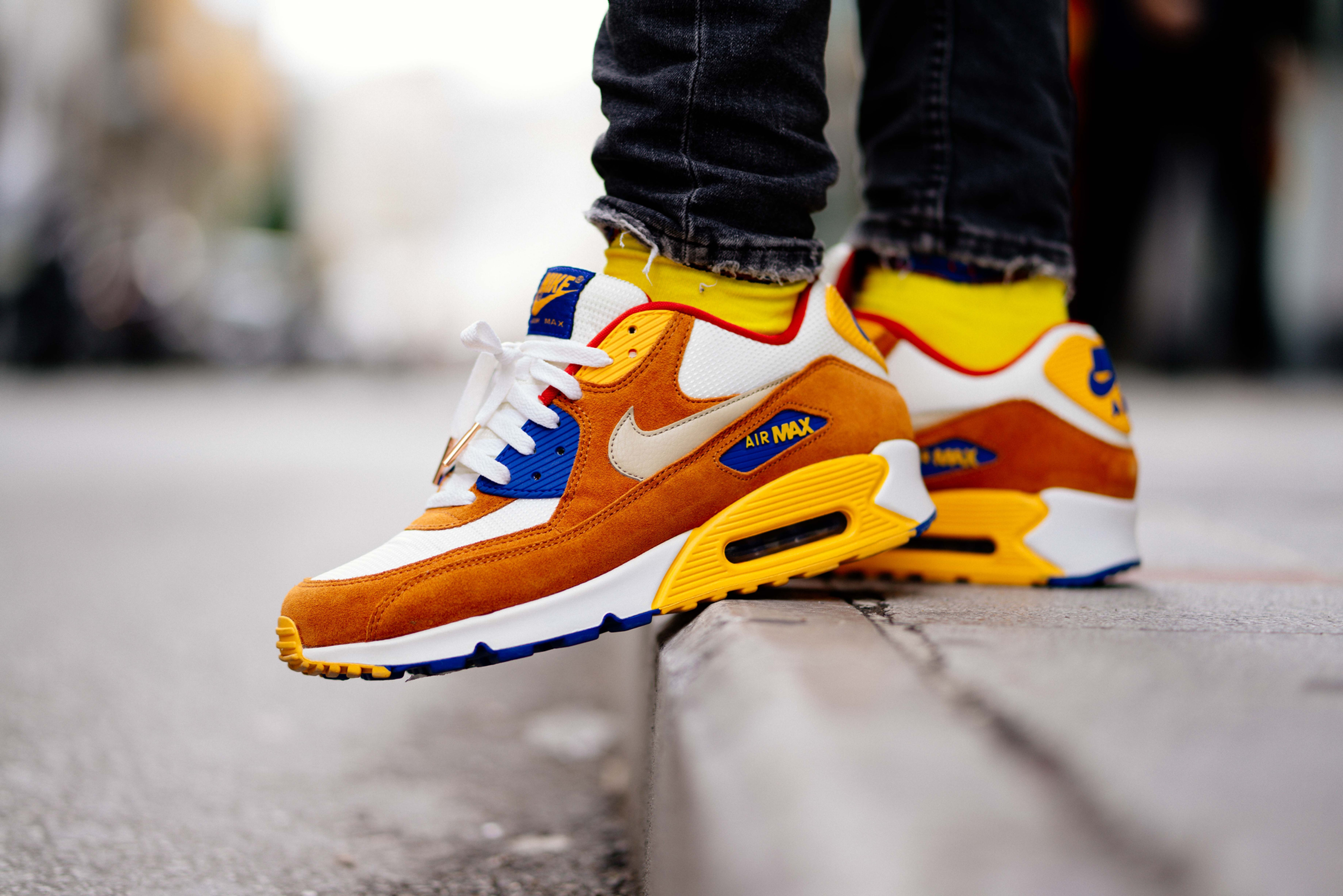 Air max (yellow)