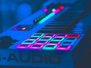L'impact de la technologie sur la création musicale : une révolution en cours
