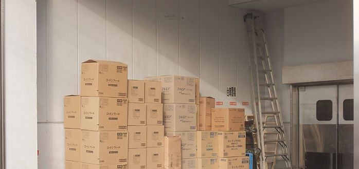 A picture of box's in a warehouse.