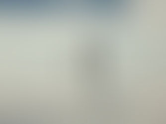 Offre eSIM Bolivie Holafly avec code promo -5 % et smartphone sur fond de Salar d’Uyuni