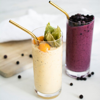 Metal Straws in cups of smoothies