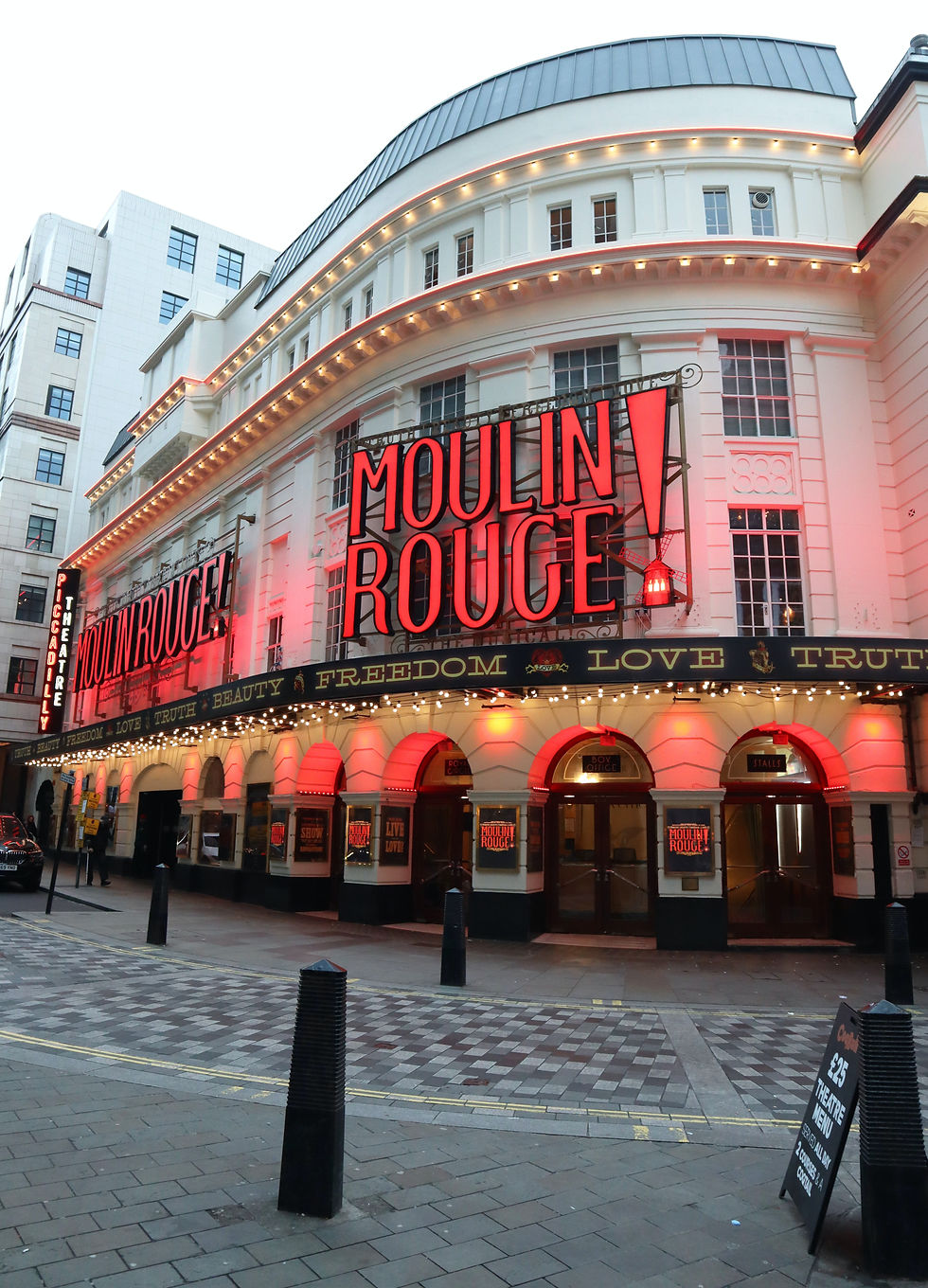 moulin rouge marquee outside a theatre