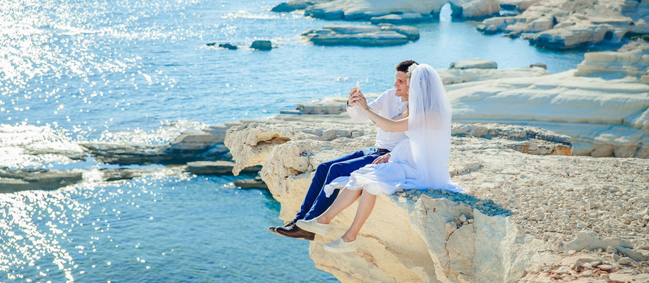 Traumhaftes Honeymoon-Ziel mit tropischem Strand und türkisblauem Meer