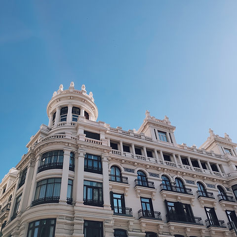 Image by Alex Chaves