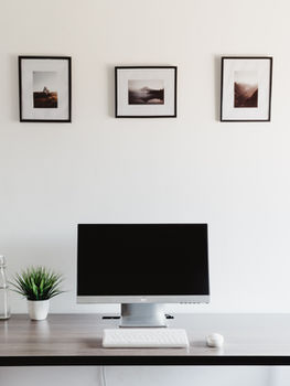 Mur d'un bureau repeint par KG Renovation