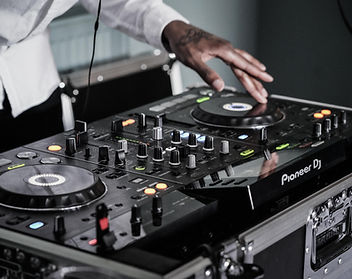 Toronto Wedding and corporate event DJ