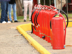 Kiedy nie wolno używać gaśnicy? 5 poważnych błędów i zagrożeń