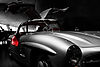 Detailaufnahme eines restaurierten Oldtimers mit neuem Bauteil