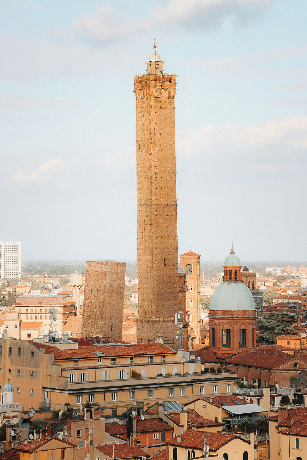 Day trip to Bologna from Milan. The two towers of Bologna