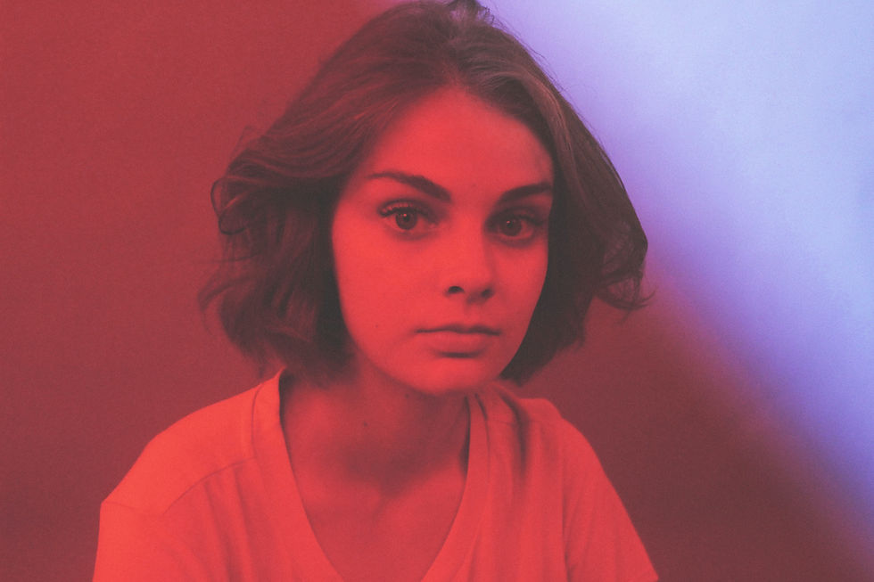 ragazza capelli corti viso
