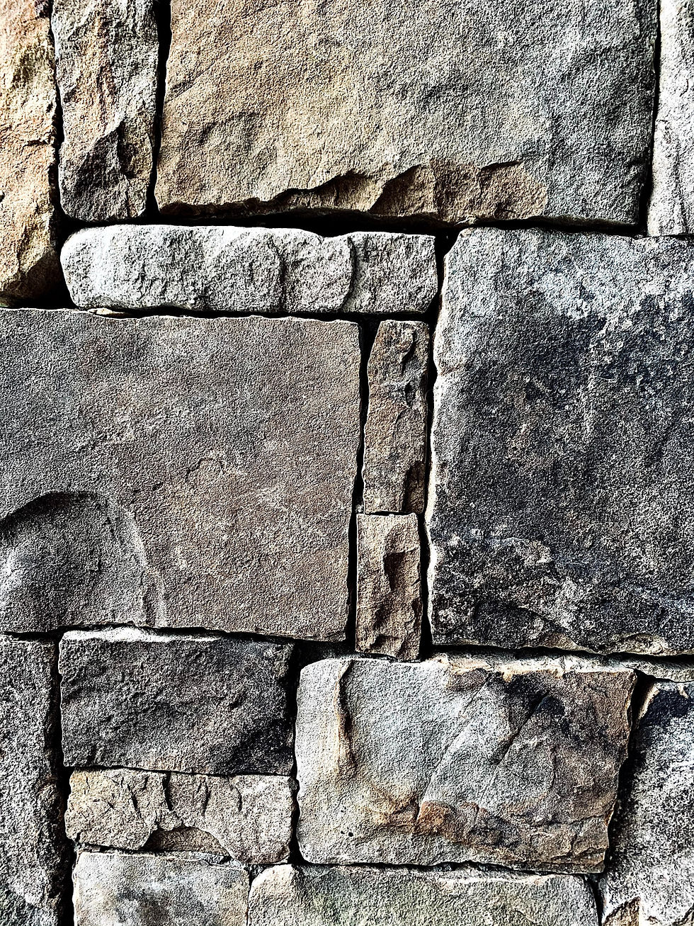 pierre apparante sur un mur