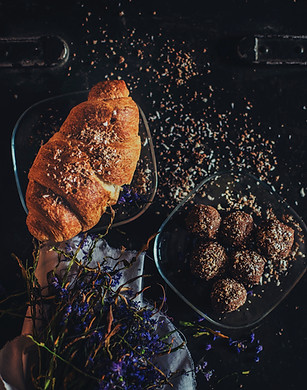 Image by Olenka Kotyk
