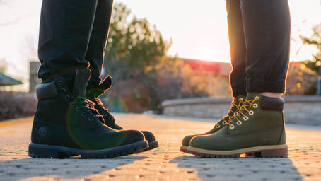 How to Make a Successful Boot-y Call On Your First Email Date