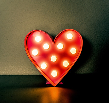 Picture of a red heart with lights