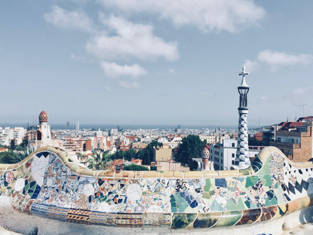 Parc Guell mit Blick auf die Stadt Barcelona