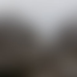 Un rifugio nella nebbia. Sempre più spesso i rifugi sono chiusi quando servono di più, in caso di maltempo