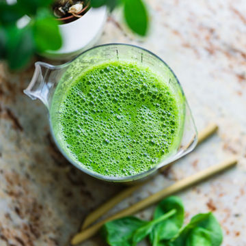 A Green Smoothie Every Woman Needs for Hormone Health