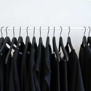 Choosing the Perfect Headshot Outfit: 6 Tips and Photo Examples for Impact