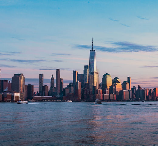 Viaje organizado a Nueva York, Estados Unidos. PouTravel agencia de viajes 100% a medida. Contáctanos al 93 414 16 06. Conocemos los destinos en primera persona. Descubre los lugares más fascinantes del momento. Encuentra los destinos más exclusivos y de moda del momento. Viajes de lujo y Trato VIP. La mejor selección hotelera. The Plaza New York, Park Hyatt The Mark Hotel, Four Seasons NY, Edition NY, Mandarin Oriental, Rosewood, Central Park, Momma, Manhattan, Estatua de la Libertad, Empire