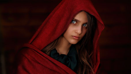 Cloak of Scarlet
