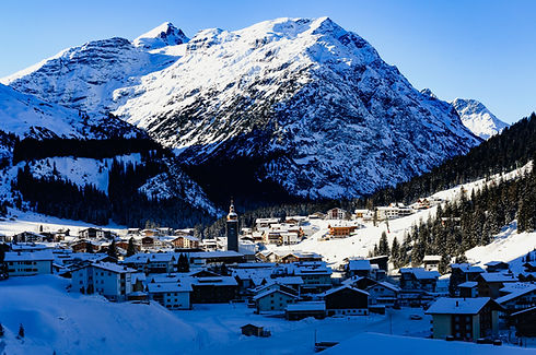 St.Anton in Arlberg. Het besneeuwde dorpje