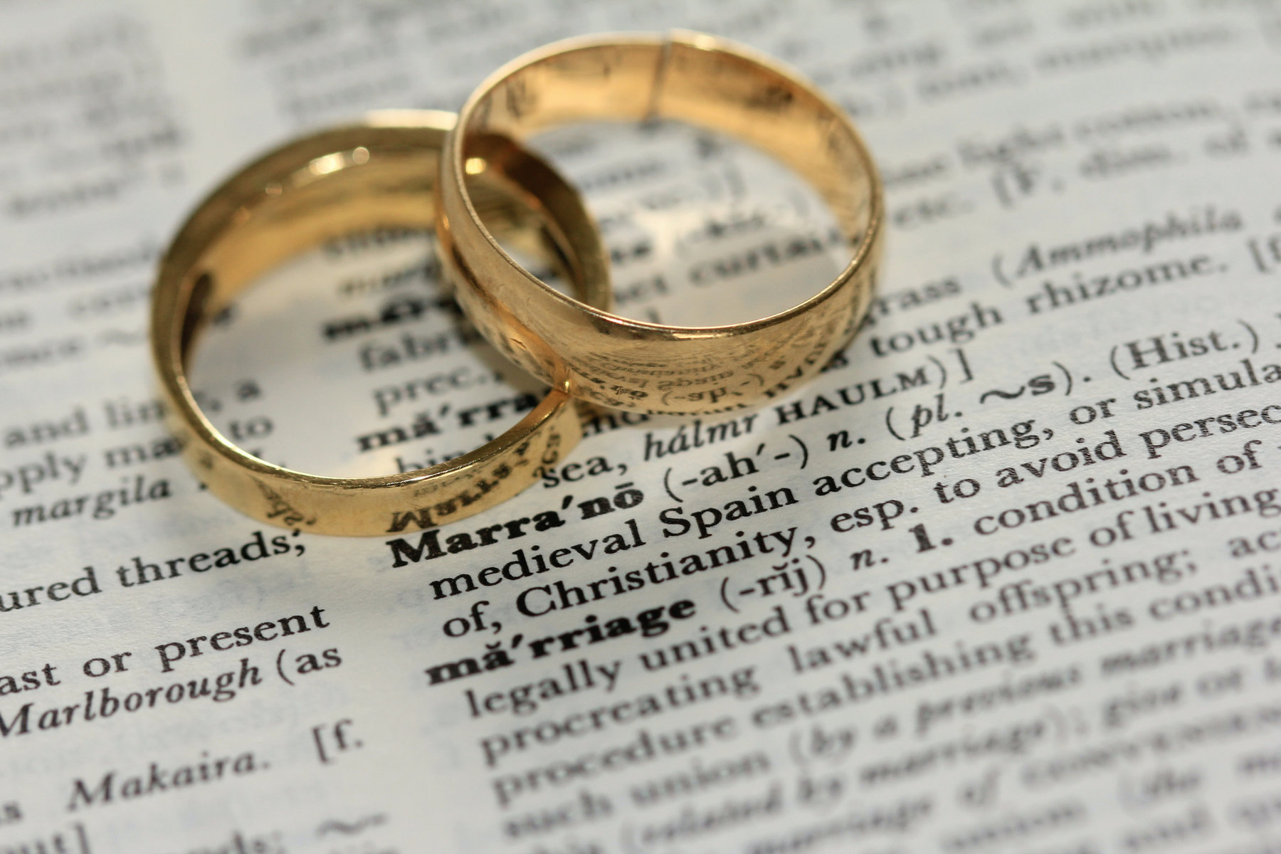 Say “I do” to minimalist matrimony