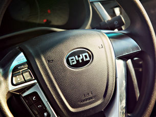 Tesla vs BYD: The EV War Reshaping the Auto Industry
