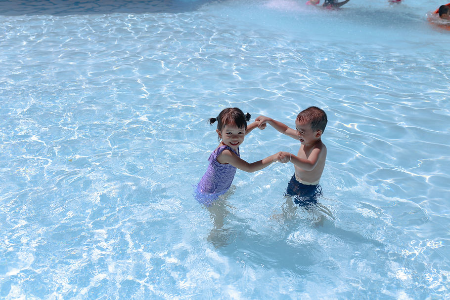Two children playing in a pristine pool. Image by Cor Dulce