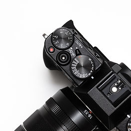 Image of a DSLR camera by a photographer called Math.