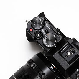 Image of a DSLR camera by a photographer called Math.