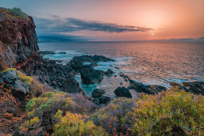 Küstenlandschaft von Teneriffa mit Blick auf den Atlantik.