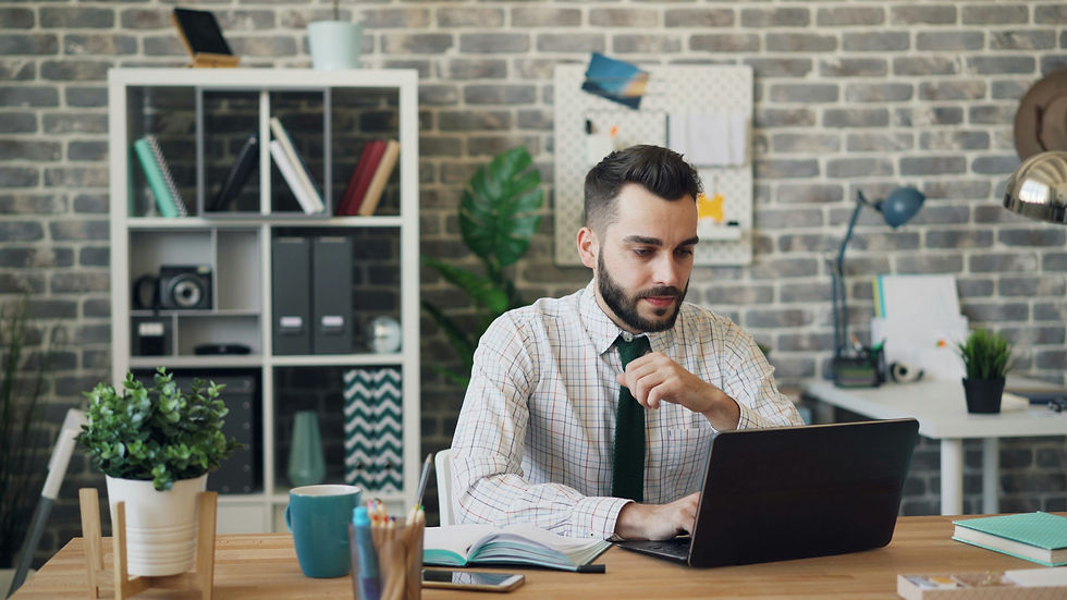 a business owner waiting for website visitors to show up