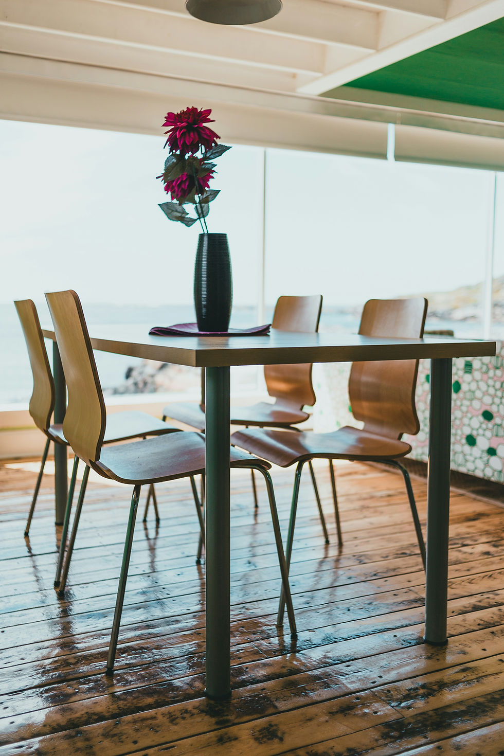 Chairs around a table. Decoration.
