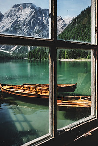 Image by Luca Bravo