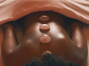 Tulipa Sağlık Kulübü ve Spa'yı ziyaret etmek bir tedaviden çok daha fazlasıdır; sağlıklı bir hayata doğru bir yolculuktur. Geleneksel ve modern bakımın birleşimi eşsiz bir atmosfer yaratır. Kendimi yenilenmiş, dengeli ve güne hazır hissederek ayrılırım.