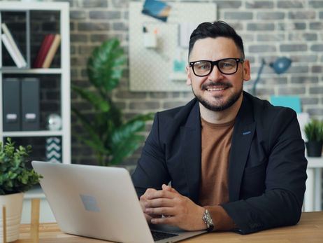 La checklist del professionista: 5 protocolli visivi per dominare lo stress da schermo e massimizzare la tua produttività