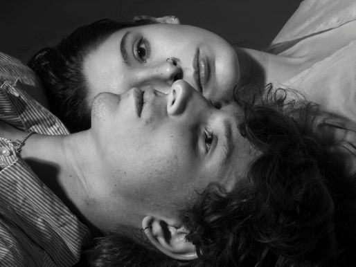 jeune couple qui ne sont pas heureux ensemble