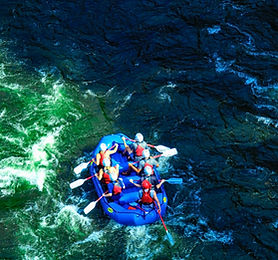 Whitewater rafting down the Colorado River at the Grand Canyon is not only for adrenaline junkies, but also suitable for families with kids on motor-powered boats.