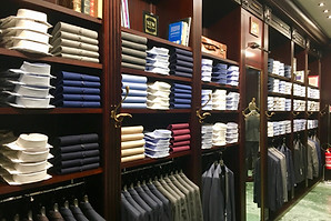 rangement magasin de vêtements