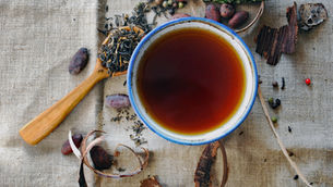 Die heilende Tasse: Kräutertee gegen Schmerzen