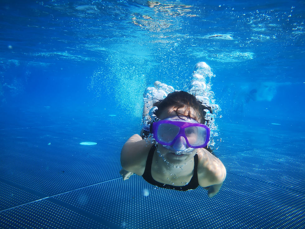 Enfants pendant un cours de natation à Bruxelles
