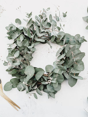 Make Your Own Eucalyptus Wreath