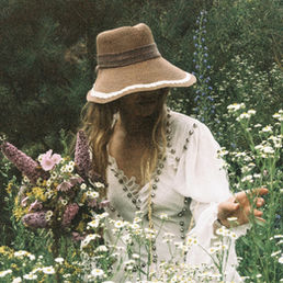 5 Selections to Create a Feminine Spring Look