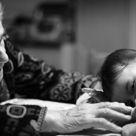 Lo que pasa de mano en mano: la transmisión cultural como columna vertebral de la identidad