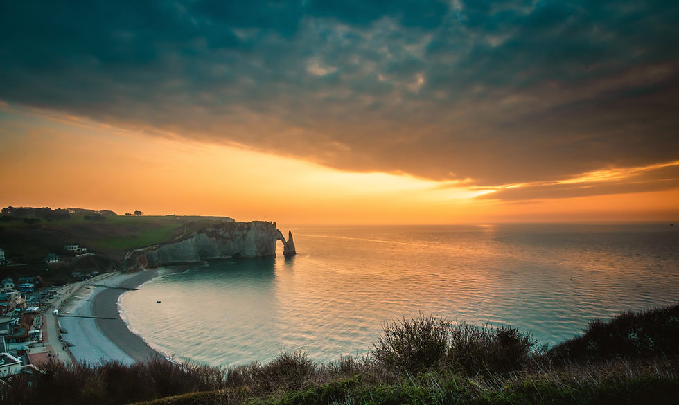 Les plages d'Étretat, lieu idéal pour votre mariage en Normandie