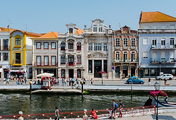 Portugal houses near water